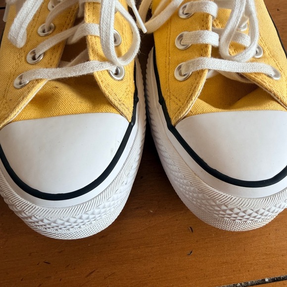 Converse Chuck Taylor All Star Low Top Yellow Canvas Sneakers Women's 8 -568627C - Picture 16 of 16